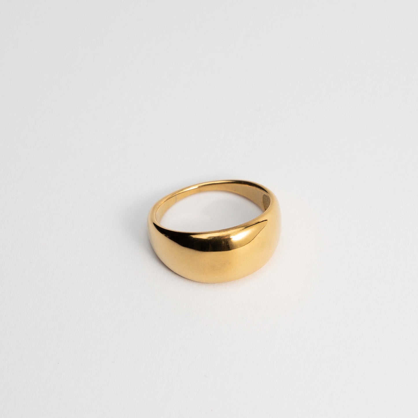 Solara - Large Round Wedding band