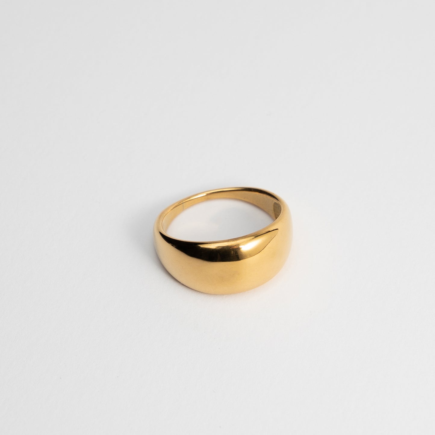 Solara - Large Round Wedding band